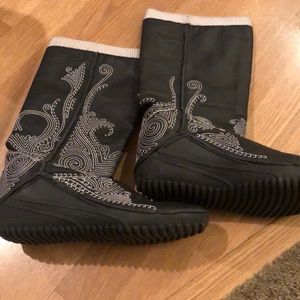 Puma monsoon black boots size 6